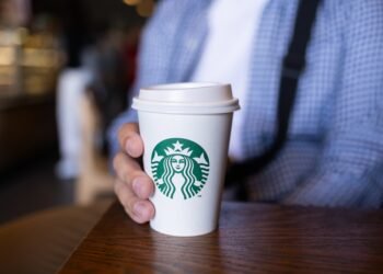 Šių gėrimų “Starbucks” jau nebegausite – patikrinkite, ar tarp jų yra jūsų mėgstamiausias