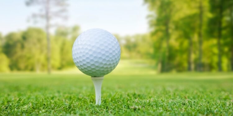 Štai kodėl golfo kamuoliukai turi įdubas