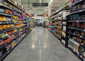 Štai kodėl daugumoje maisto prekių parduotuvių nėra langų