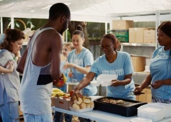 17-mečio iniciatyva: kaip jis padeda pamaitinti 12 tūkstančių benamių