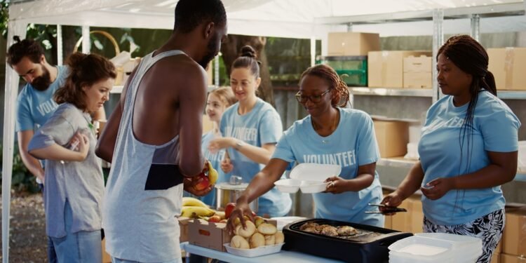 17-mečio iniciatyva: kaip jis padeda pamaitinti 12 tūkstančių benamių
