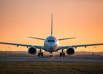 Kodėl „airplane“ kartais rašoma „aeroplane“?