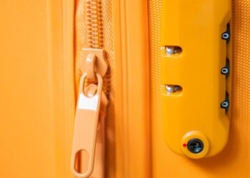 Kodėl niekada nereikėtų lagaminui naudoti spynelės