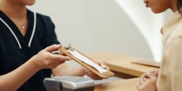 Kaip išjungti perskaitymo pranešimus „iPhone“ telefone