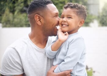 250 tėčio juokelių, kurie iš tiesų juokingi