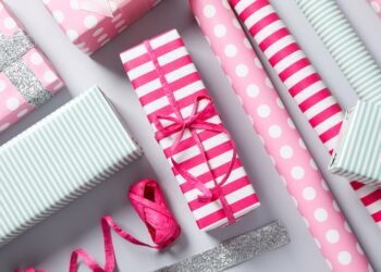 Ar dovanų pakavimo popierių galima perdirbti?