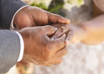 Štai kodėl vestuviniai žiedai mūvimi ant bevardžio piršto