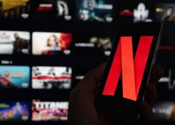 Štai ką žinome apie „Netflix“ ir naujausias žinias dėl slaptažodžių dalijimosi
