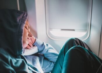 7 patarimai, kaip išvengti skrydžio perpildytu lėktuvu