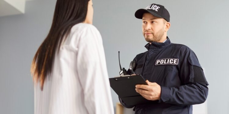 Ką reiškia, jei jus sustabdęs policininkas paliečia jūsų galinį žibintą