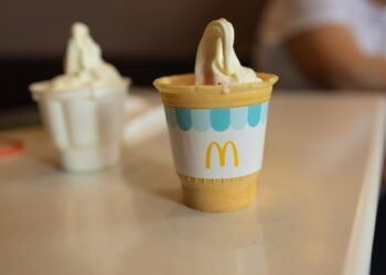 8 faktai, kurių nežinojote apie naująjį „McDonald’s“ ledų desertą „Grandma McFlurry“