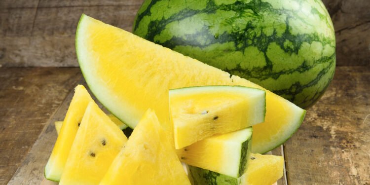 Kas yra geltonasis arbūzas? Viskas, ką turite žinoti apie gaivinantį vasaros vaisių