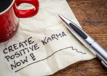 30 įkvepiančių karmą atspindinčių minčių apie gyvenimą, meilę ir atlygį