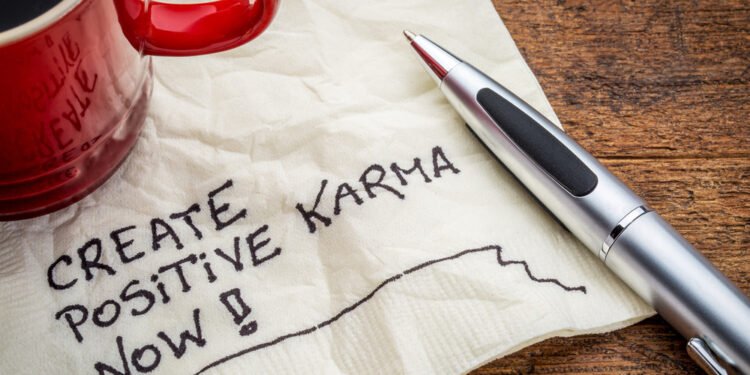 30 įkvepiančių karmą atspindinčių minčių apie gyvenimą, meilę ir atlygį