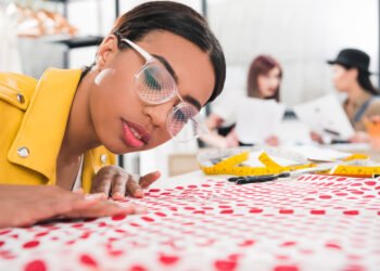 Garsi dizainerė, kurios drabužių princesė Diana nesegėjo dėl Kamilos