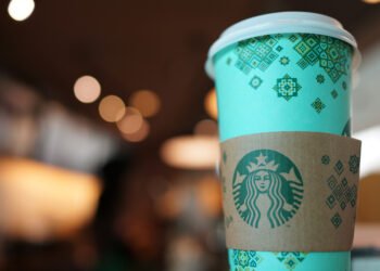 Slaptas „Starbucks“ logotipo akcentas, kurio tikriausiai nebuvote pastebėję