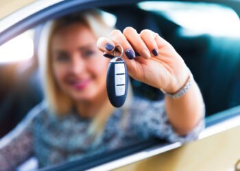 Kodėl nereikėtų prisegti per daug raktų prie automobilio raktų pakabuko