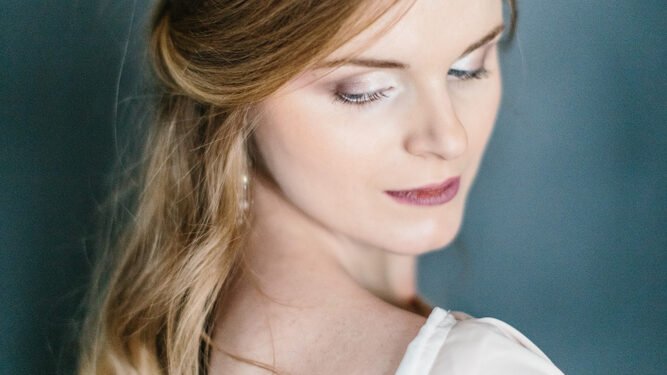 Kas yra viduriniosios vestuvių šukuosenos keitimas?