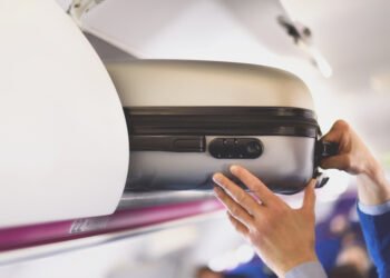 Rankinio bagažo taisyklės 10 svarbiausių oro linijų