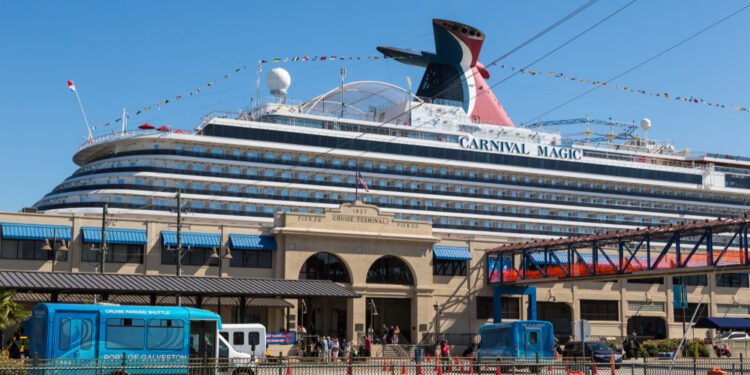 „Carnival“ kruizų linija ima mokestį už šį populiarų užkandį – keleiviai reiškia nuomonę