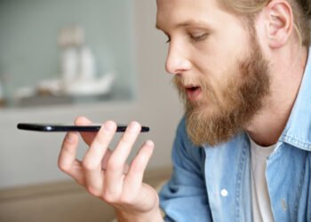 Kaip neleisti Siri skaityti žinučių per AirPods