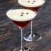 Kodėl espresso martini puošiamas trimis kavos pupelėmis