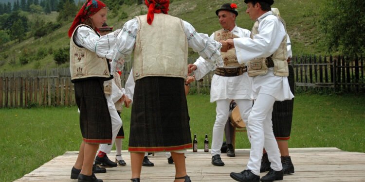 Lenkiški drabužiai internetu