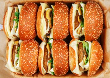 Šis restoranas gamina amerikiečių mėgstamiausią greitojo maisto mėsainį