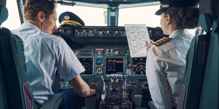 15 slaptų frazių, kurias vartoja pilotai