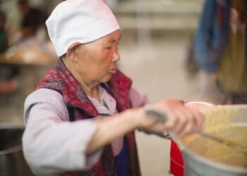 Štai ką „Aldi“ daro su neparduotu maistu