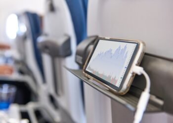 Patogus mobiliojo telefono laikiklis kelionėms lėktuvu – patogiam vaizdo įrašų žiūrėjimui danguje