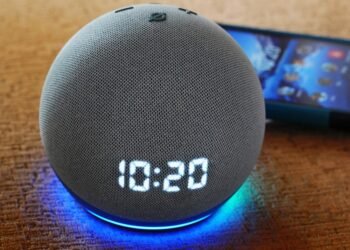 Ar „Alexa“ gali iškviesti pagalbą? Kaip „Alexa“ padeda nelaimės atveju