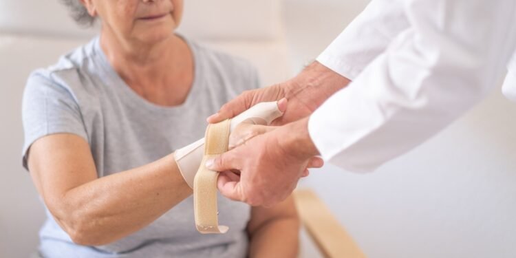 7 būdai gydyti iškrypusį nykštį (be operacijos)