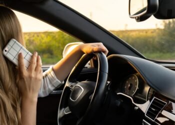 Tikslus laikas, kada reikėtų įjungti tolimąsias šviesas vairuojant