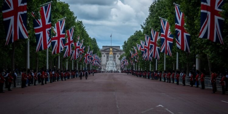 Pirmasis karališkosios šeimos narys prisijungė prie „TikTok“: ką verta žinoti