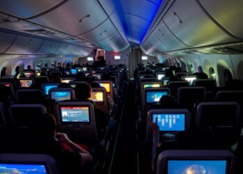 Netikėta priežastis, kodėl lėktuvuose pritemdomos salono šviesos (ir tai visai ne dėl jūsų miego)