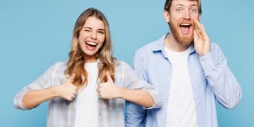 Štai kodėl moterų ir vyrų marškinių sagos yra skirtingose pusėse