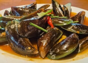 Kaip valgyti midijas, kad atrodytumėte profesionaliai