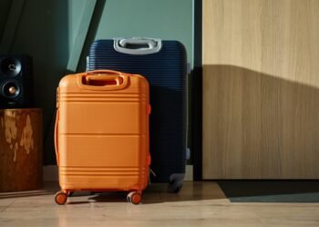 Tvirto korpuso „Away“ lagaminas – nepakeičiamas kelionės palydovas