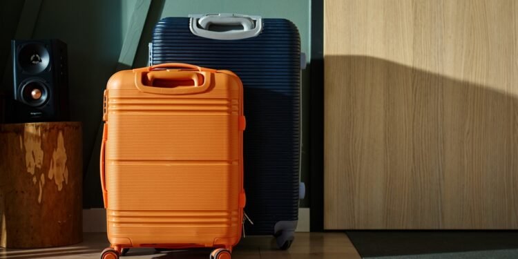 Tvirto korpuso „Away“ lagaminas – nepakeičiamas kelionės palydovas