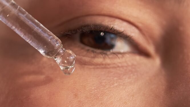 Atgaivinantis akių serumas pavargusioms, išsausėjusioms akims
