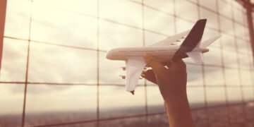 Naujas tyrimas: 10 labiausiai erzinančių dalykų skrendant lėktuvu (reitingas)