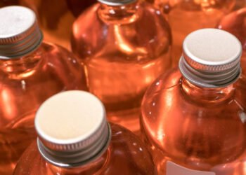 Tikroji priežastis, kodėl vaistų buteliukai yra oranžiniai