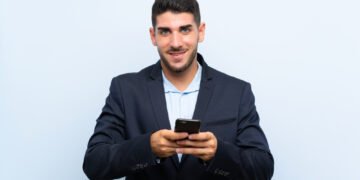 Kaip išmaniuoju telefonu išsiųsti anoniminę SMS žinutę