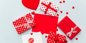 81 flirtuojančios žinutės, kurias verta nusiųsti ypatingam žmogui