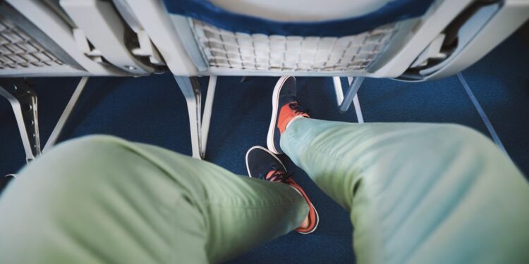 Kas lėktuve turėtų naudotis porankiais prie vidurinės sėdynės?