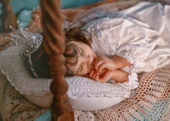 Štai kodėl princesė Diana pagarsėjo užsnūdusi per karališką renginį (ir ne, ji nenuobodžiavo!)