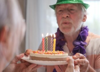 Ar karalius Karolis švenčia du gimtadienius? Štai kodėl jis mini juos du kartus