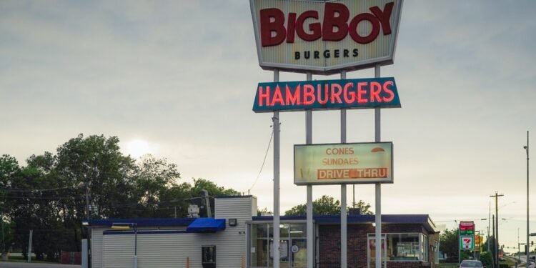 10 brangiausių JAV miestų, kuriuose brangiausiai kainuoja mėsainis, bulvytės ir gaivusis gėrimas