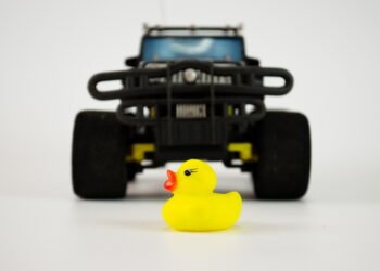 Ką reiškia, jei ant „Jeep“ automobilio pamatai guminę antį